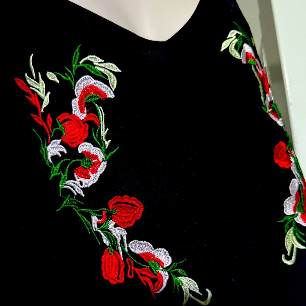 Tecrew Women's Thin Strap V Neck Embroidered Floral Tank - Black/ Red Floral, L